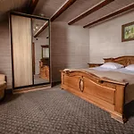 Dovbushanka Hotel